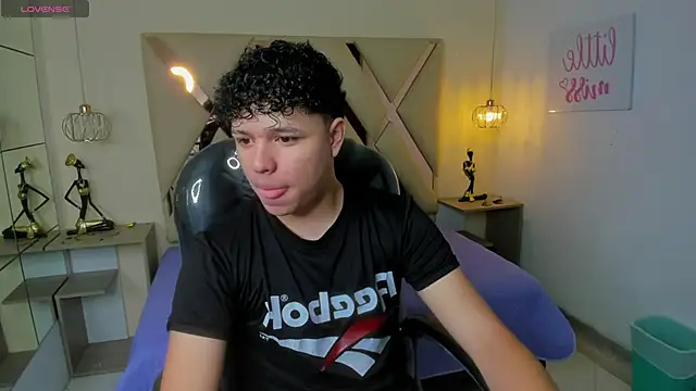 BenjaminBottonn online show from October 2025 07:48:02 PM