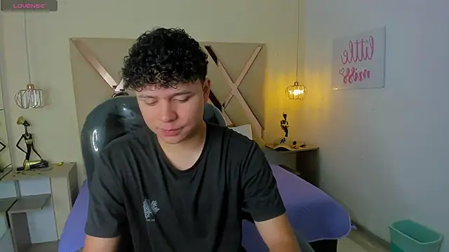 BenjaminBottonn online show from November 2025 07:38:02 PM