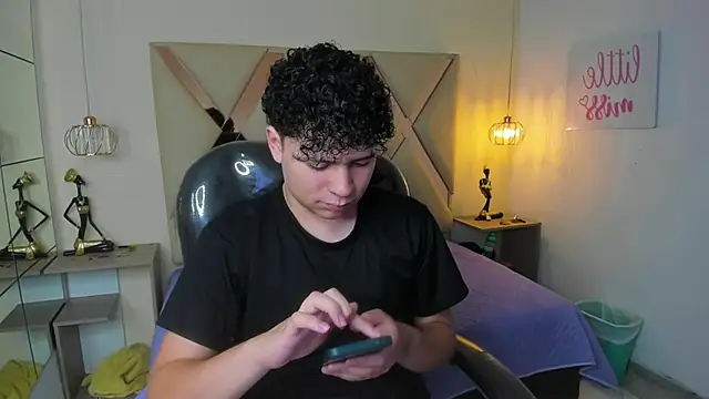 BenjaminBottonn online show from November 2025 08:09:02 PM