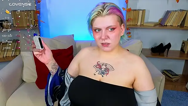 Snapshot of bluelunaray chatting on October 2025 02:11:02 AM bluelunaray online show from October 2025 02:11:02 AM