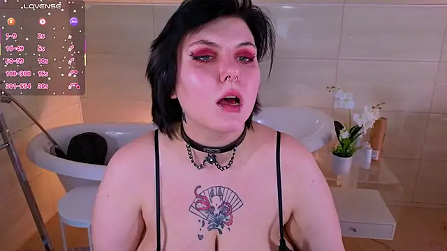 Snapshot of bluelunaray chatting on October 2025 10:54:02 AM bluelunaray online show from October 2025 10:54:02 AM