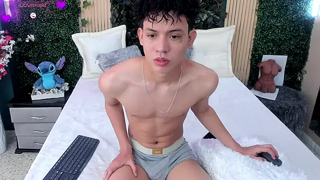 Snapshot of JoseLucian chatting on October 2025 07:45:01 PM JoseLucian online show from October 2025 07:45:01 PM