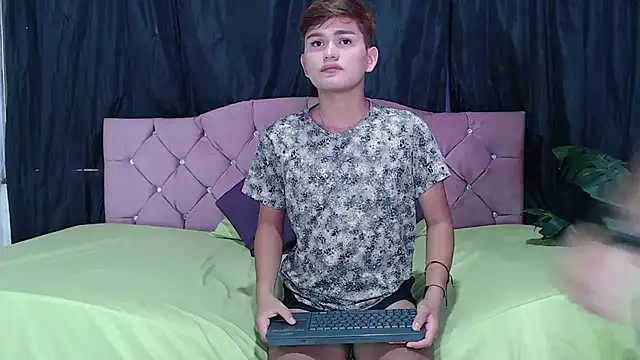 Snapshot of daring_sexy_boys chatting on November 2025 07:05:01 PM daring sexy boys online show from November 2025 07:05:01 PM