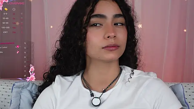 Snapshot of Victoria_Curly chatting on October 2025 03:49:02 AM Victoria Curly online show from October 2025 03:49:02 AM