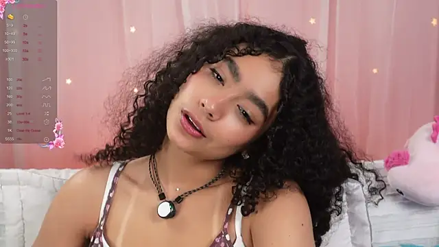 Snapshot of Victoria_Curly chatting on October 2025 02:45:02 AM Victoria Curly online show from October 2025 02:45:02 AM