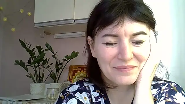 Krystal 82 online show from October 2025 08:59:01 AM