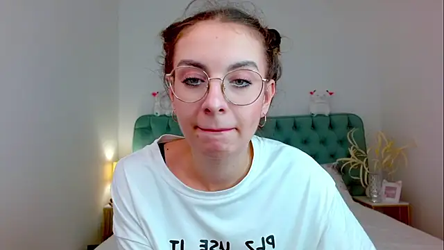 Snapshot of Real_cutie1 chatting on September 2025 09:36:01 PM Real cutie1 online show from September 2025 09:36:01 PM