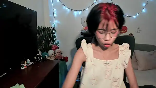 Snapshot of dolliette24 chatting on November 2025 08:00:01 PM dolliette24 online show from November 2025 08:00:01 PM