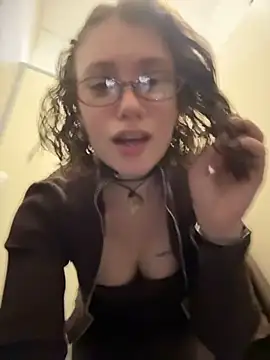 lucy-joy online show from October 2025 10:43:02 AM