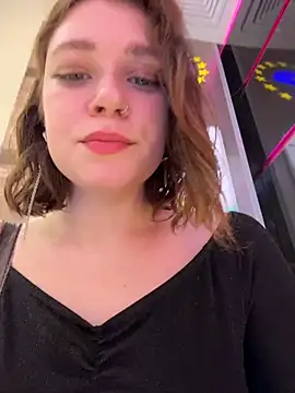 lucy-joy online show from November 2025 12:15:01 PM