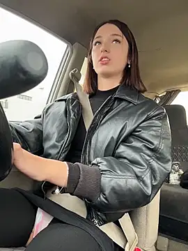 Snapshot of DollyTall chatting on September 2025 11:04:01 AM DollyTall online show from September 2025 11:04:01 AM