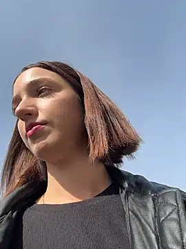 Snapshot of DollyTall chatting on October 2025 08:12:01 AM DollyTall online show from October 2025 08:12:01 AM