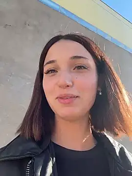 Snapshot of DollyTall chatting on October 2025 09:18:02 AM DollyTall online show from October 2025 09:18:02 AM