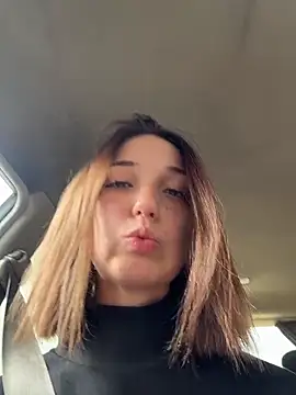 Snapshot of DollyTall chatting on October 2025 08:46:02 AM DollyTall online show from October 2025 08:46:02 AM