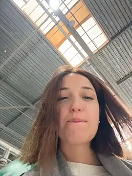 Snapshot of DollyTall chatting on October 2025 08:24:01 AM DollyTall online show from October 2025 08:24:01 AM