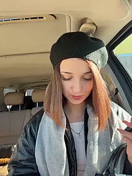 Snapshot of DollyTall chatting on October 2025 09:09:01 AM DollyTall online show from October 2025 09:09:01 AM