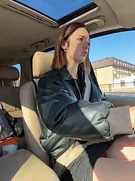 Snapshot of DollyTall chatting on October 2025 08:15:02 AM DollyTall online show from October 2025 08:15:02 AM