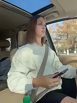 Snapshot of DollyTall chatting on October 2025 07:31:01 AM DollyTall online show from October 2025 07:31:01 AM