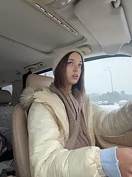 Snapshot of DollyTall chatting on November 2025 08:37:02 AM DollyTall online show from November 2025 08:37:02 AM