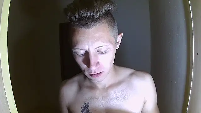 Snapshot of BlondZilla chatting on October 2025 07:00:02 AM BlondZilla online show from October 2025 07:00:02 AM