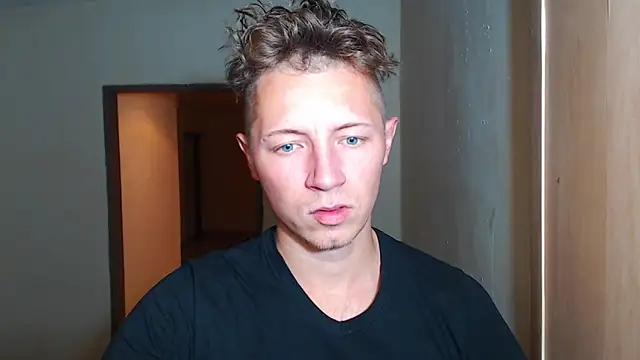 Snapshot of BlondZilla chatting on December 2025 07:28:01 AM BlondZilla online show from December 2025 07:28:01 AM