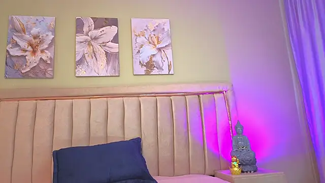 Bloom Star online show from October 2025 12:13:02 PM