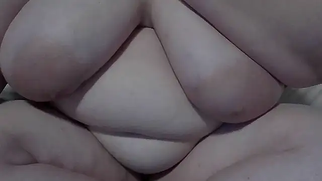 Snapshot of sarahcakes223 chatting on November 2025 01:27:01 AM sarahcakes223 online show from November 2025 01:27:01 AM