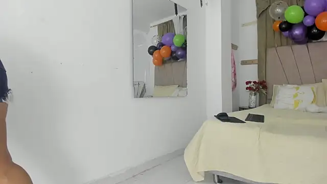 Snapshot of Lady_miss___ chatting on October 2025 01:10:01 PM Lady miss online show from October 2025 01:10:01 PM