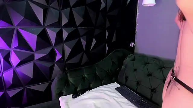 Astridhotman online show from October 2025 08:53:02 PM