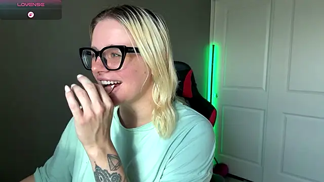 Snapshot of Charlies_world chatting on September 2025 05:50:01 PM Charlies world online show from September 2025 05:50:01 PM