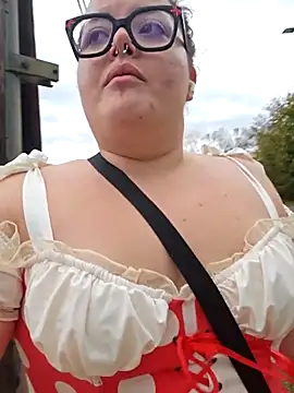 nuttiebuddy1 online show from October 2025 07:26:02 PM