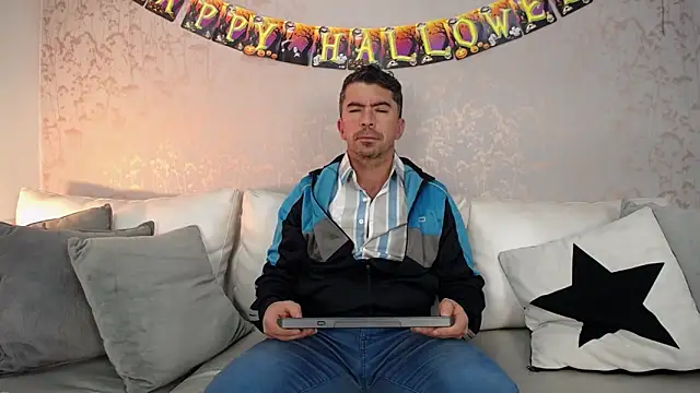 Snapshot of JuanKFit_45 chatting on October 2025 01:47:02 PM JuanKFit 45 online show from October 2025 01:47:02 PM