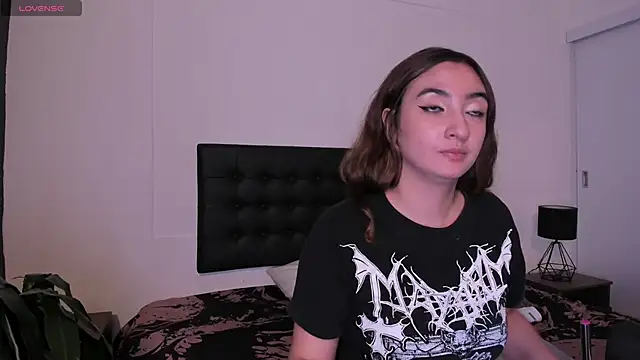 Alice Dickinssonn online show from November 2025 12:38:01 PM