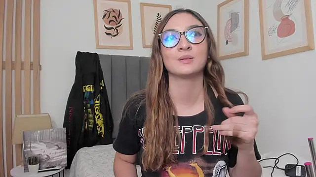 Alice Dickinssonn online show from December 2025 09:19:02 PM