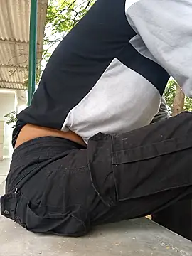 Snapshot of OmeningFurorji chatting on October 2025 05:52:01 AM OmeningFurorji online show from October 2025 05:52:01 AM