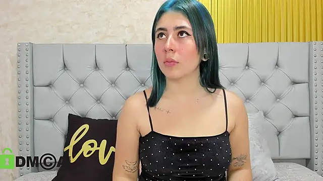 Snapshot of Skarlet_04 chatting on November 2025 05:12:01 PM Skarlet 04 online show from November 2025 05:12:01 PM