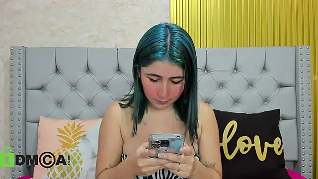 Snapshot of Skarlet_04 chatting on November 2025 04:44:01 PM Skarlet 04 online show from November 2025 04:44:01 PM