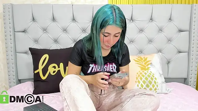 Snapshot of Skarlet_04 chatting on November 2025 05:23:02 PM Skarlet 04 online show from November 2025 05:23:02 PM