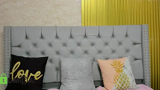 Snapshot of Skarlet_04 chatting on November 2025 03:44:02 PM Skarlet 04 online show from November 2025 03:44:02 PM