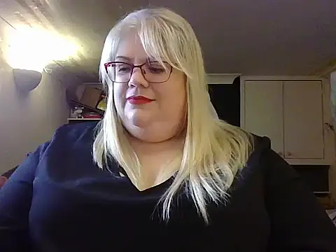 Kinkyhousewife83 online show from September 2025 04:22:02 PM