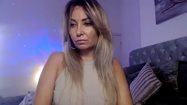 Snapshot of AngeleyesUK chatting on September 2025 11:04:02 PM AngeleyesUK online show from September 2025 11:04:02 PM