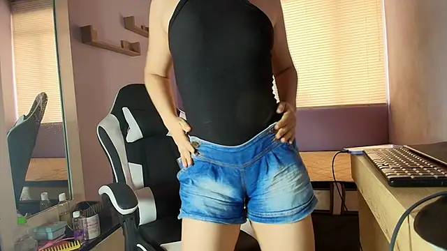 Snapshot of luna_desiree chatting on October 2025 01:44:01 PM luna desiree online show from October 2025 01:44:01 PM