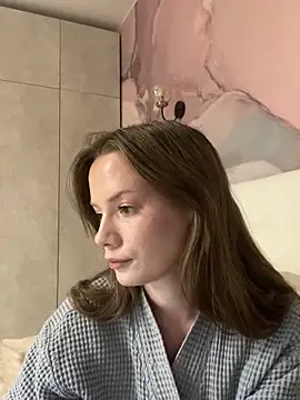 Rosie Holmes  online show from October 2025 01:42:02 PM