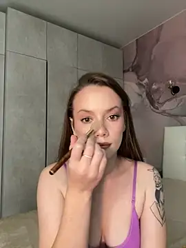 Rosie Holmes  online show from November 2025 04:22:02 AM