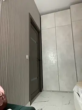 Rosie Holmes  online show from November 2025 04:46:01 AM