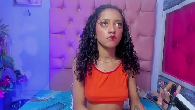 Snapshot of Kylie_Moan chatting on November 2025 07:00:01 AM Kylie Moan online show from November 2025 07:00:01 AM