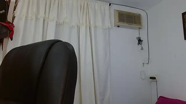 Snapshot of BriggiteSkyAngels chatting on October 2025 01:36:02 AM BriggiteSkyAngels online show from October 2025 01:36:02 AM