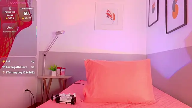 Snapshot of cutepetitee chatting on October 2025 07:55:02 PM cutepetitee online show from October 2025 07:55:02 PM