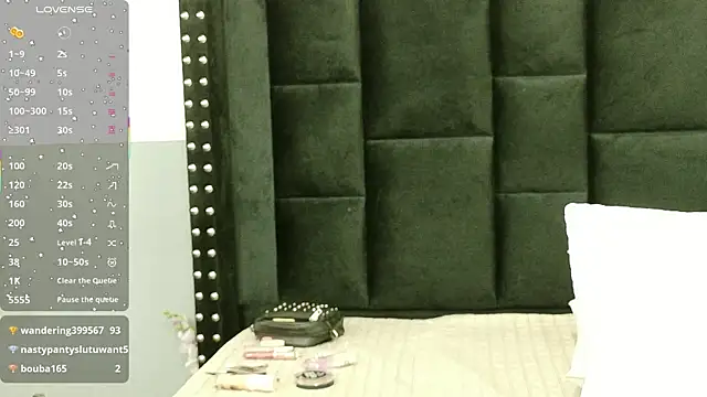 Snapshot of cutepetitee chatting on October 2025 08:31:01 PM cutepetitee online show from October 2025 08:31:01 PM