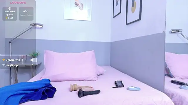 Snapshot of cutepetitee chatting on November 2025 07:35:02 PM cutepetitee online show from November 2025 07:35:02 PM